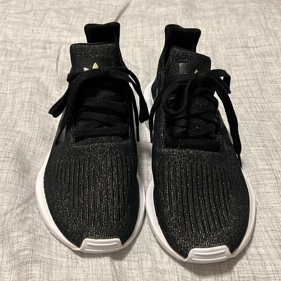 Women’s adidas Swift Run sneaker. Size 7 - Picture 2 of 6